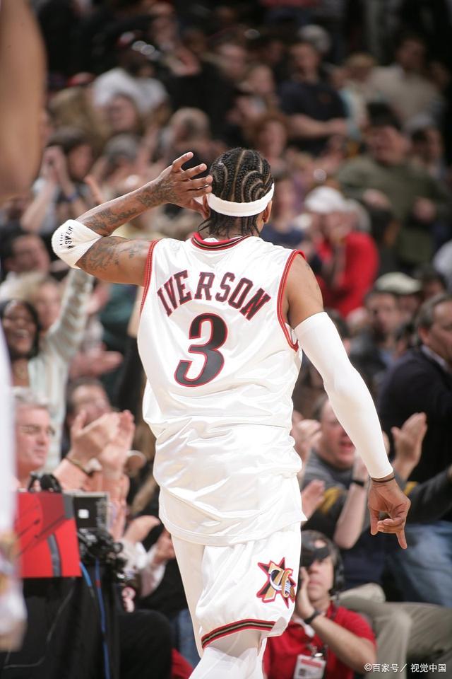 凌空斩世界波，王燊超当选中超官方第29轮最佳球员（凌空世界波定乾坤，王燊超荣膺中超第29轮官方最佳球员）