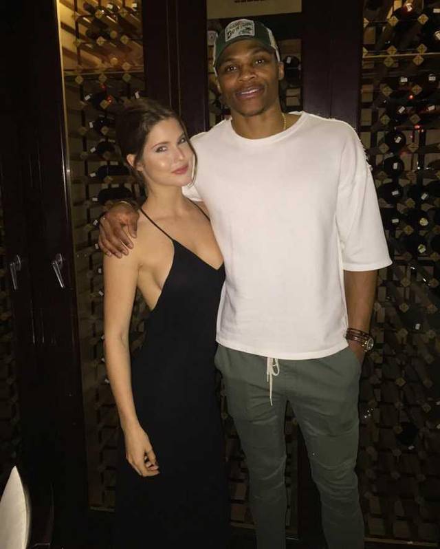 Ary：快船新签后卫丹尼斯将在明日与灰熊比赛迎来首秀（Ary：快船新援后卫丹尼斯将于明日对阵灰熊完成首秀）