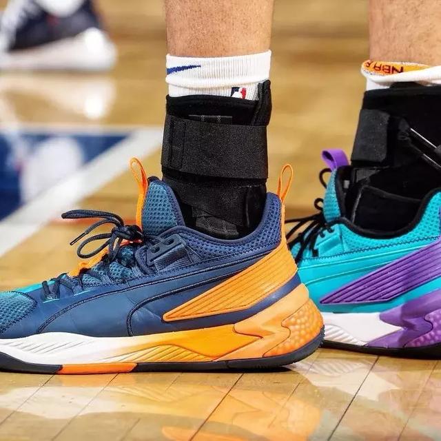 看国米的球也就从11／12赛季开始，最开始一直用...（追国米始于11／12赛季，起初一直用...）