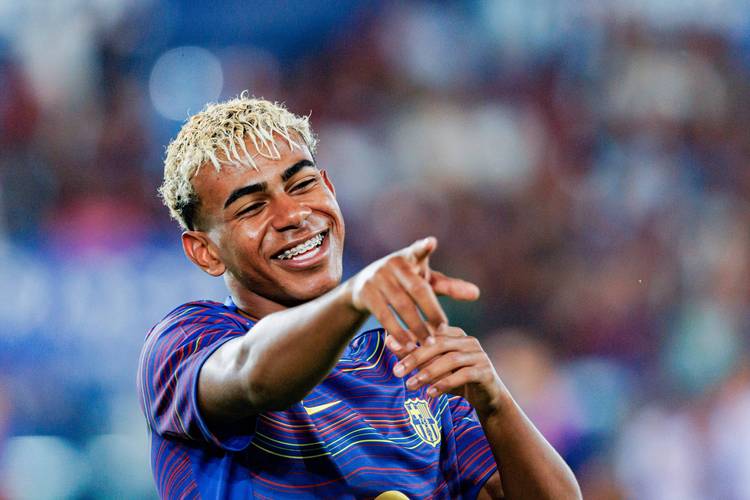 关系不错，阿诺德重返安菲尔德，和索博肩并肩走入球员通道（阿诺德重回安菲尔德，与索博并肩走进球员通道，关系融洽）