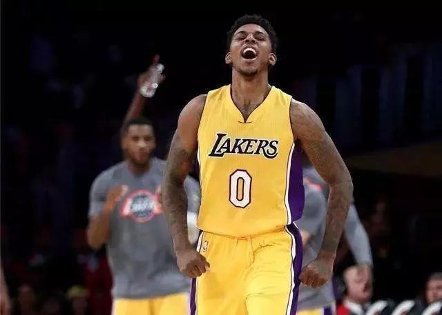 科尔：巴特勒不喜欢多出手，但需要他接管比赛时他会挺身而出（科尔：巴特勒虽不爱多投，但关键时刻会站出来接管比赛）