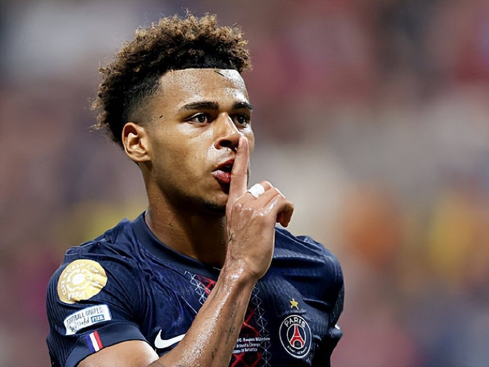 世体：费尔明今日接受检查，以便确认是否能出战周末的联赛（世体：费尔明今日体检，评估能否出战周末联赛）