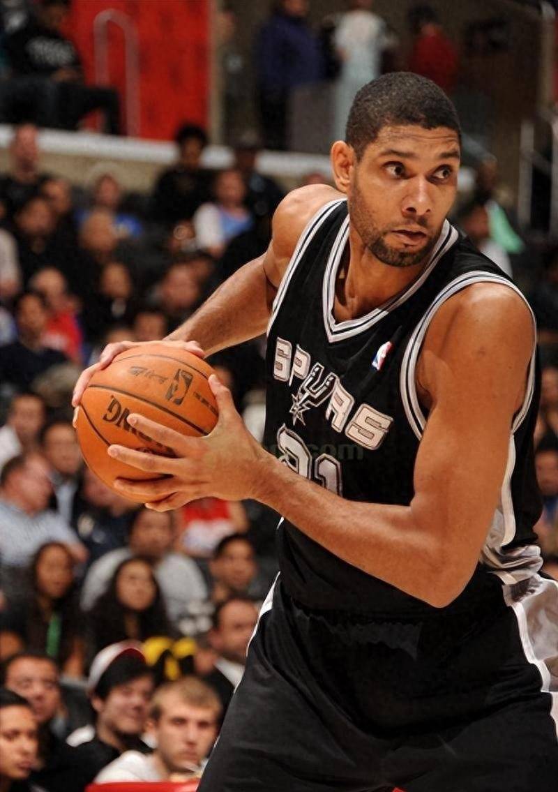 尼日利亚队队长埃孔宣布从国家队退役，期间共为国出战83场（尼日利亚队长埃孔宣布退出国家队，生涯为国出战83场）