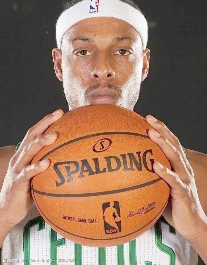 曼联冲击欧冠资格压力巨大（曼联争夺欧冠席位压力山大）