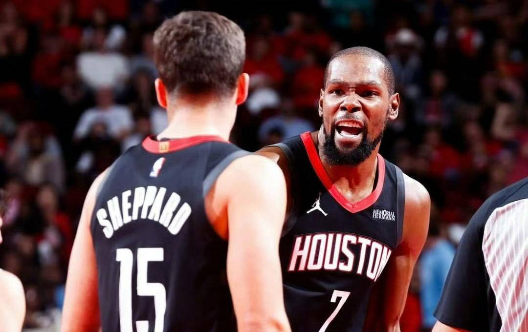 西媒：梅西下榻酒店距诺坎普仅1分钟车程（西媒：梅西入住酒店离诺坎普开车一分钟即到）