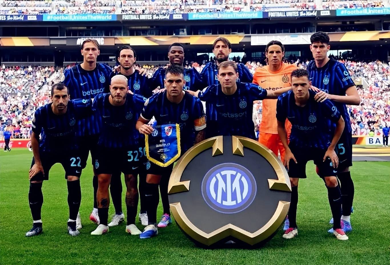 巴黎圣日耳曼姆巴佩梅开二度（巴黎圣日耳曼前锋姆巴佩两度建功）