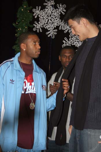 吕迪格的防守是站在那里干瞪嘛，比斯洛特先下课的估计是阿隆索（吕迪格防守宛如站桩发呆，先于斯洛特下课的恐怕是阿隆索）