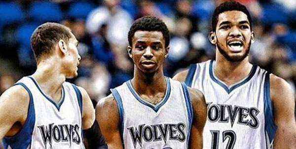 体坛：狼队想与徐彬签约4-5年，球员已搭乘航班前往英国（体坛消息：狼队计划与徐彬签约4至5年，球员已启程飞赴英国）