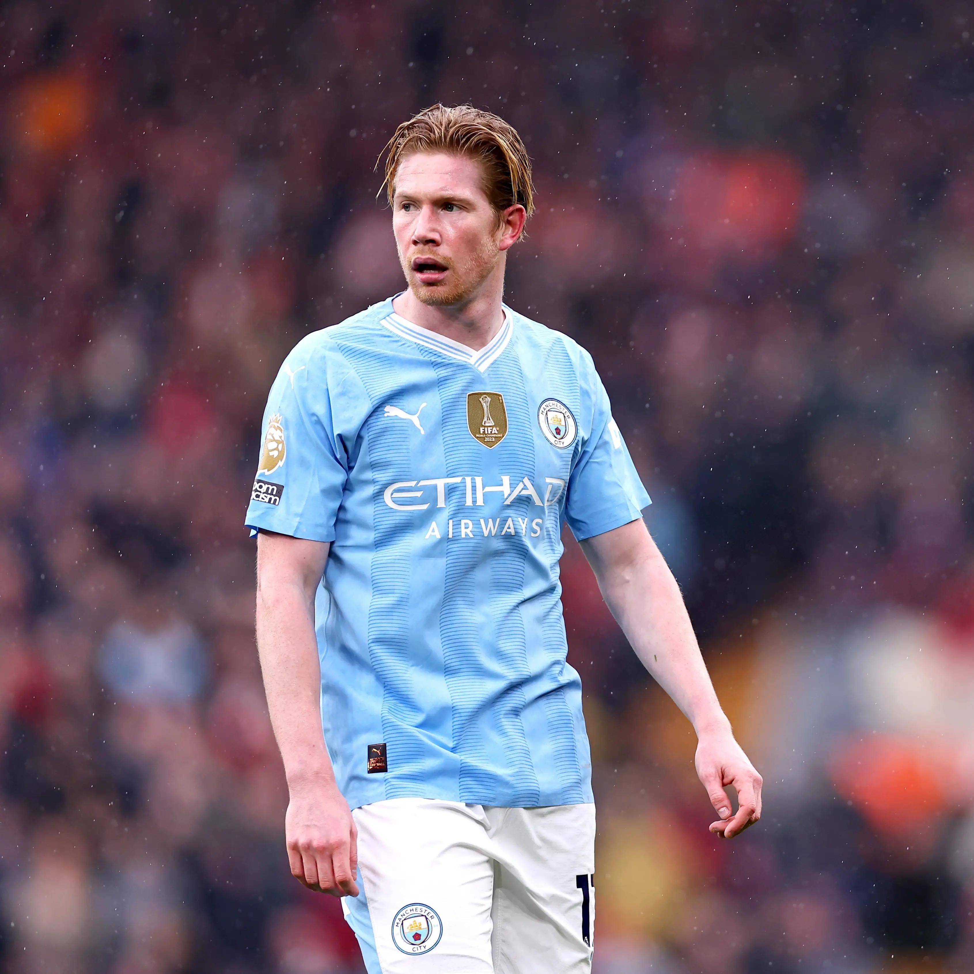 记者：世界杯抽签仪式开始前，大力神杯已经抵达华盛顿（世界杯抽签未启，大力神杯已抵达华盛顿）