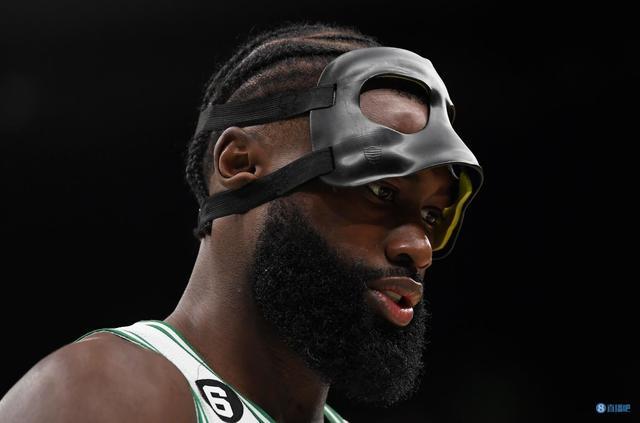 本赛季文班缺阵时马刺战绩为7胜2负，而上赛季则为13胜23负（文班缺阵对比：马刺本季7胜2负，上季13胜23负）