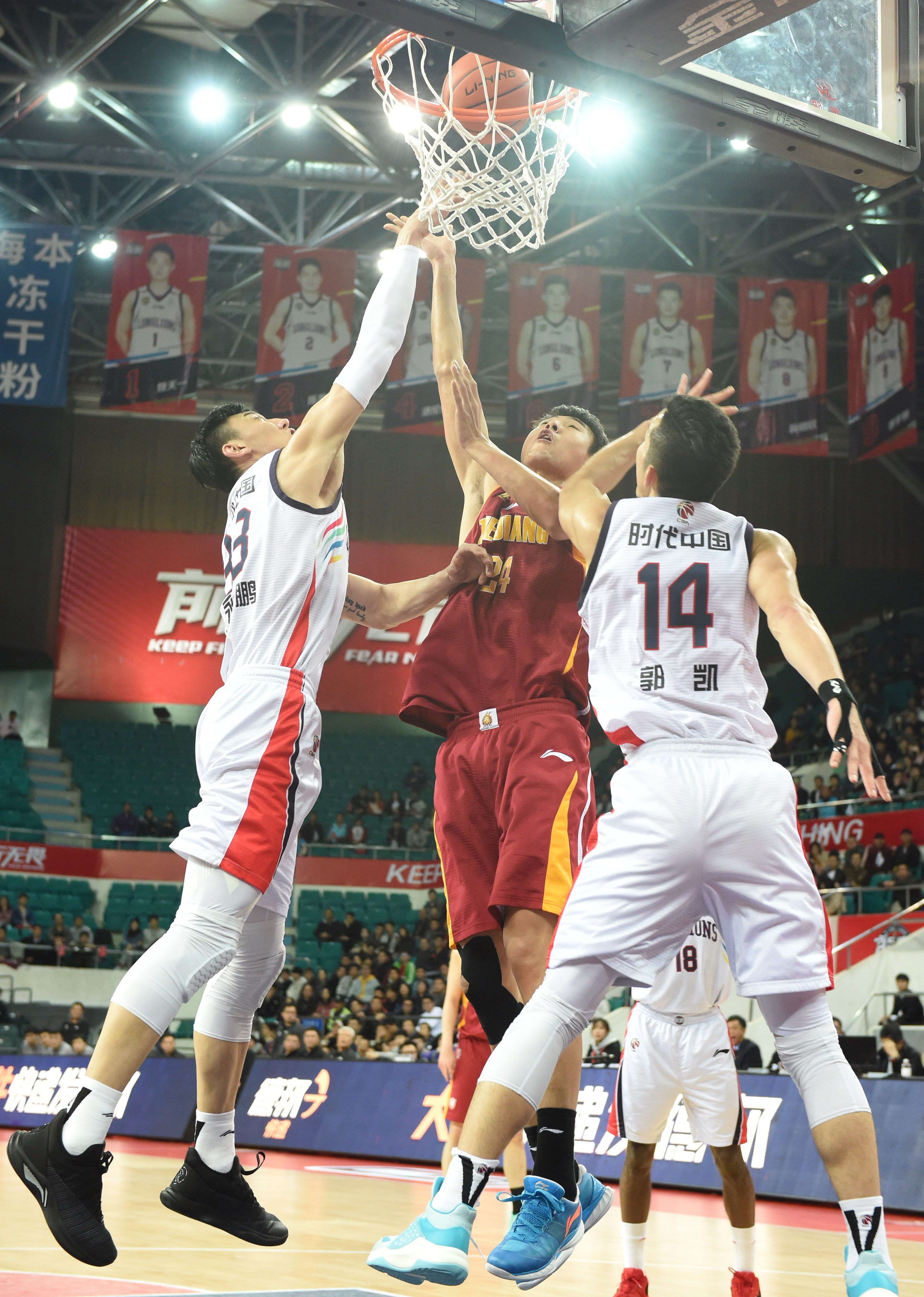 英超这一夜，丢脸的不只是阿莫林，还有整个曼联！（英超这一夜，尴尬的不止阿莫林，曼联也难辞其咎）