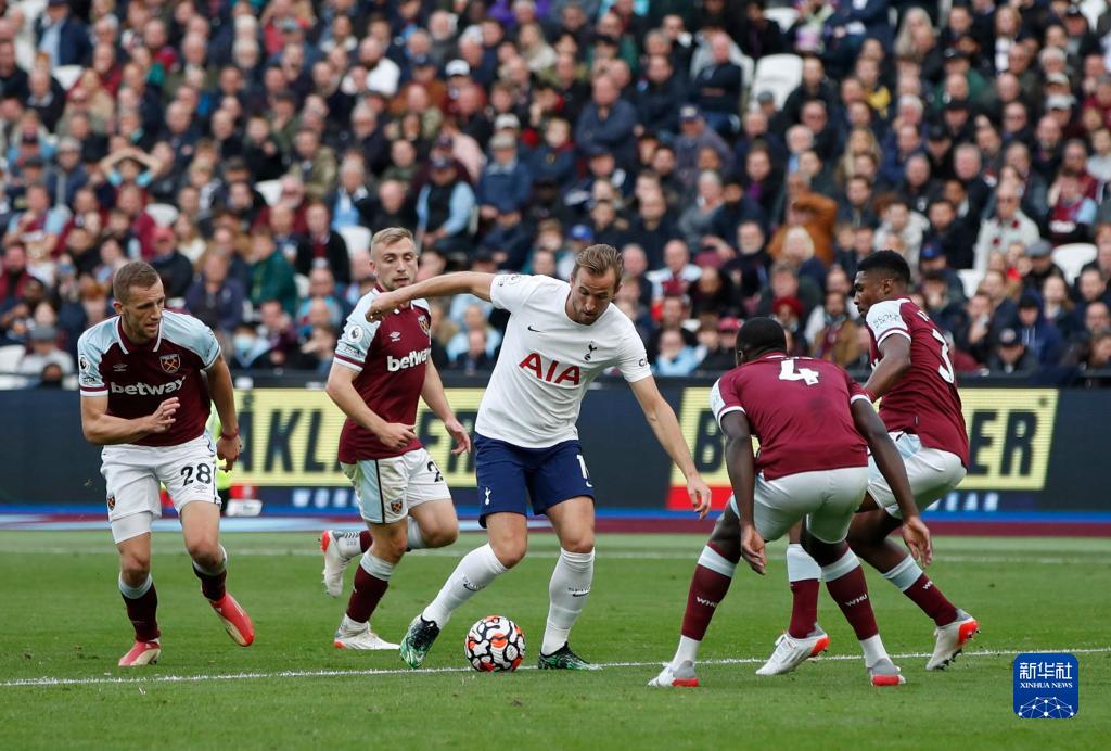 波兰11月世预赛大名单：莱万领衔，泽林斯基、皮扬特克在列（波兰公布11月世预赛名单：莱万领衔，泽林斯基、皮扬特克入选）