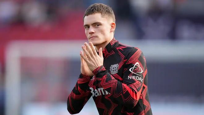 曼联积极追求希腊天才穆扎基蒂斯，有望在2026年夏季转会窗前完成交易。（曼联加速追逐希腊新星穆扎基蒂斯，交易或将于2026年夏窗前敲定）