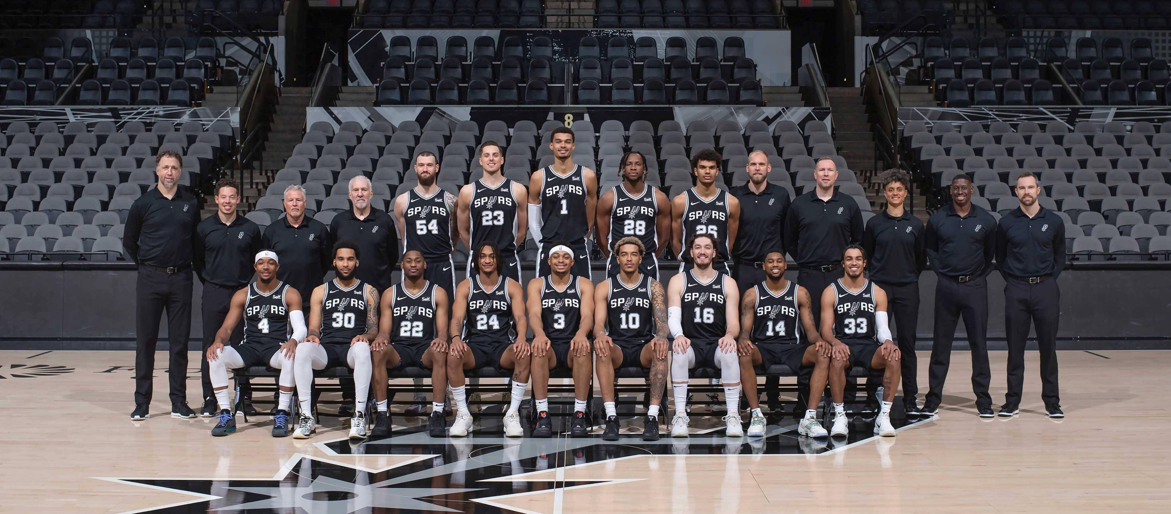 太阳报：涉嫌在酒吧用头撞伤他人，英格兰球星伊万·托尼被捕（《太阳报》：伊万·托尼涉嫌在酒吧以头顶伤人被警方逮捕）