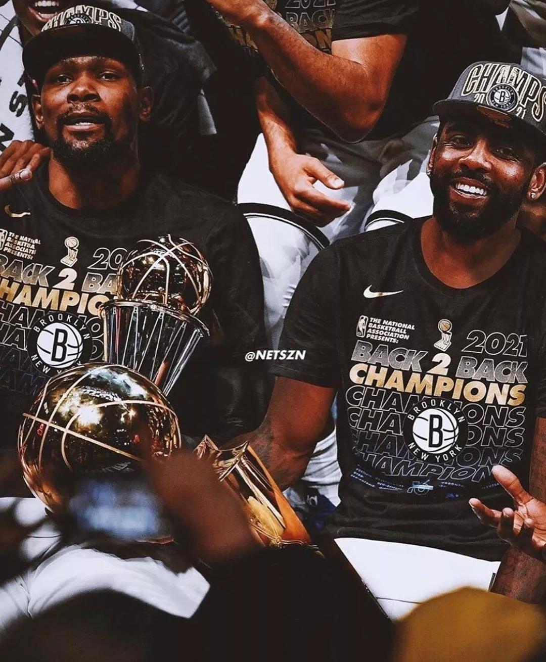 布斯克茨和阿尔巴将在赛季结束退役，穆勒：我向他们脱帽致敬（布斯克茨、阿尔巴赛季末挂靴，穆勒致意：向二人脱帽致敬）