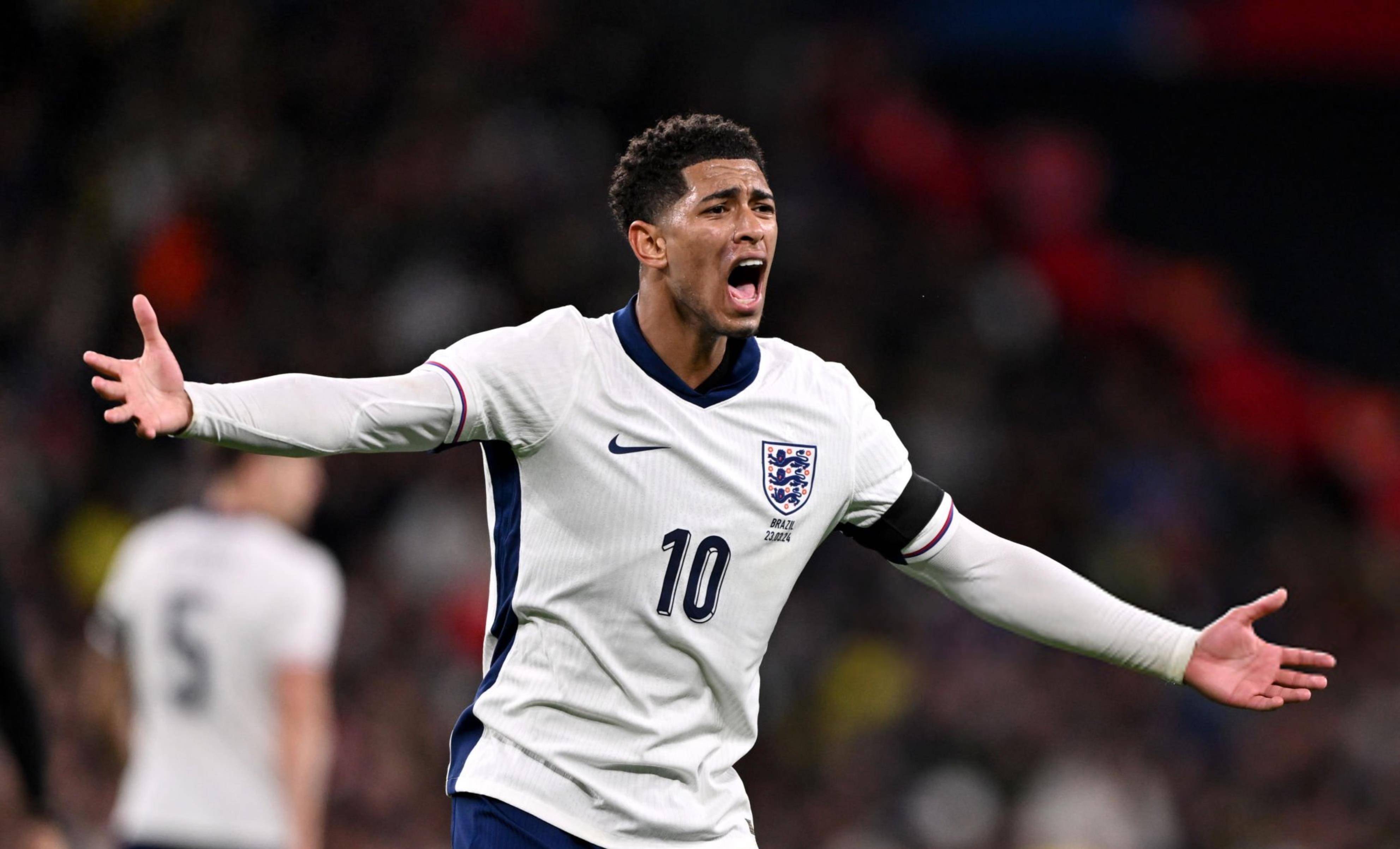 足球中超球队超级外援状态火爆，8场10球（中超超级外援火力全开：8战斩获10球）